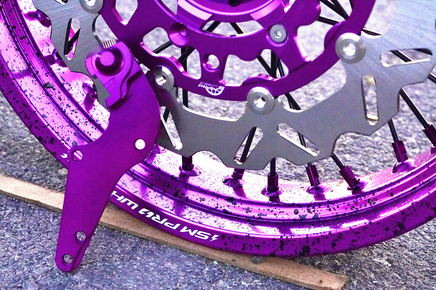 Llantas Supermotard con pintura Salpicada