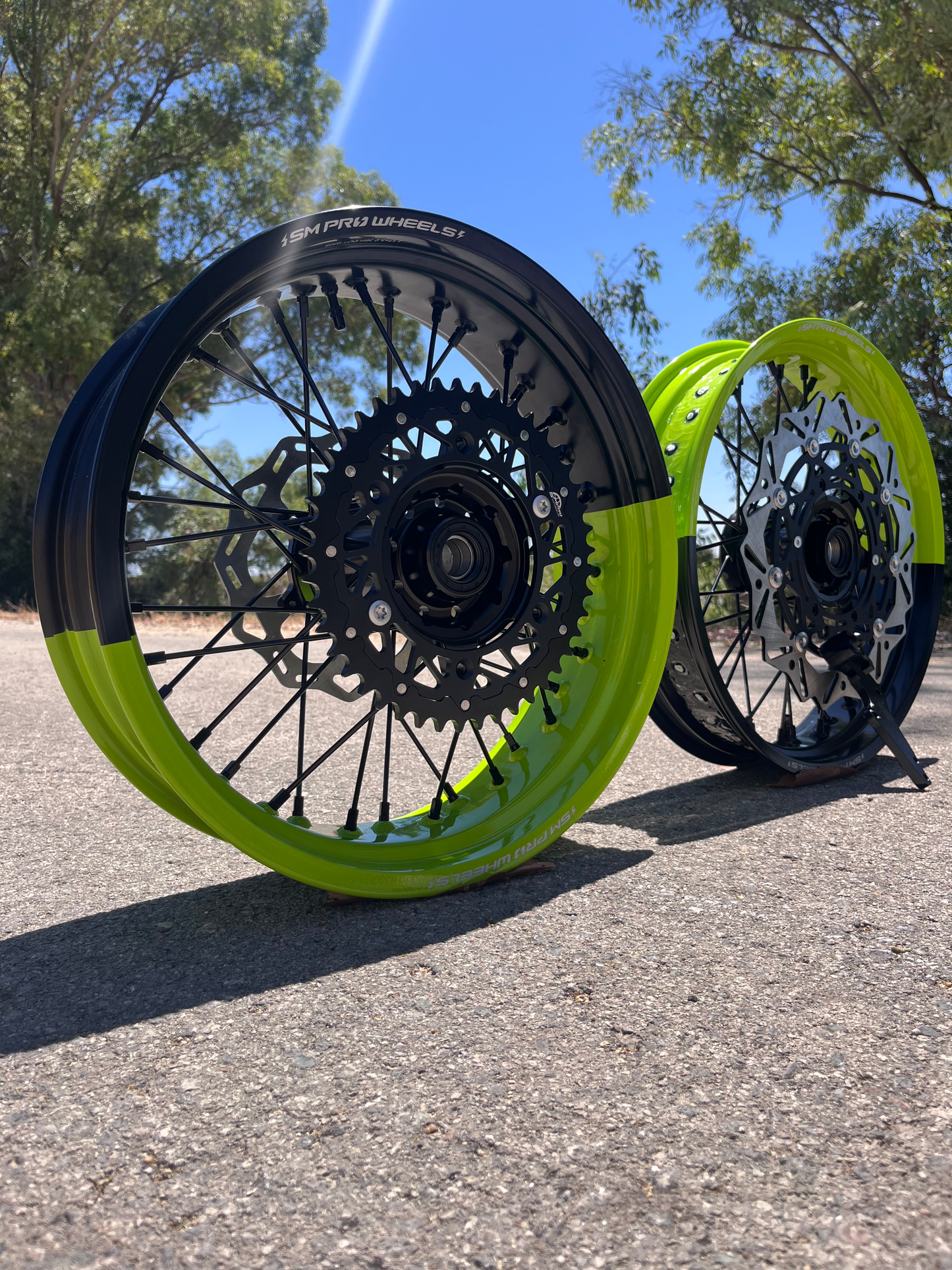 Personaliza tu kit de Llantas Supermotard + accesorios completos