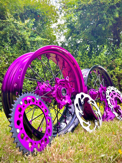Llantas Supermotard bicolor morada/negro + accesorios
