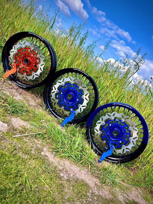 Personaliza tu kit de Llantas Supermotard + accesorios completos