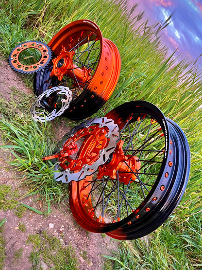 Llantas Bicolor Naranja/Negro  completas + accesorios