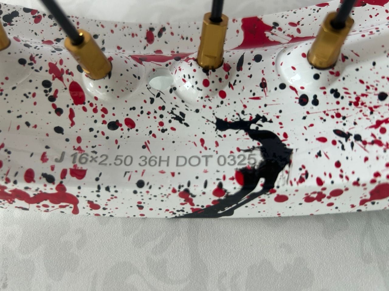 Llantas Supermotard con pintura Salpicada