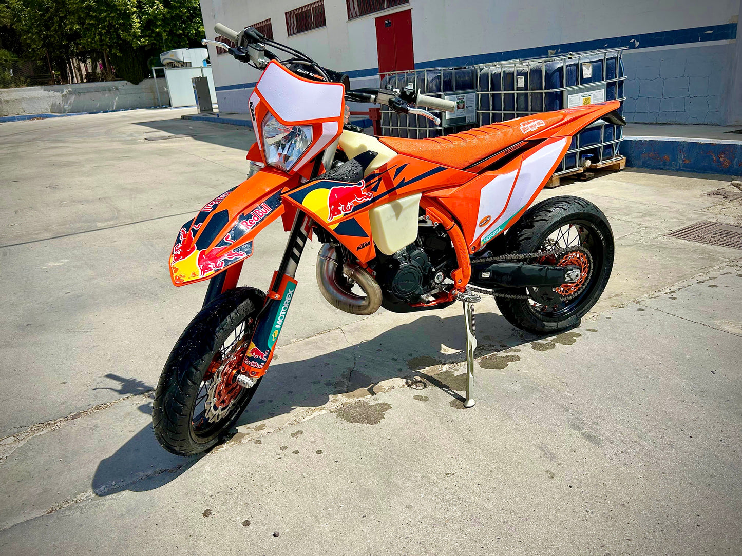 Llantas Supermotard Aro negro , bujes y accesorios naranja