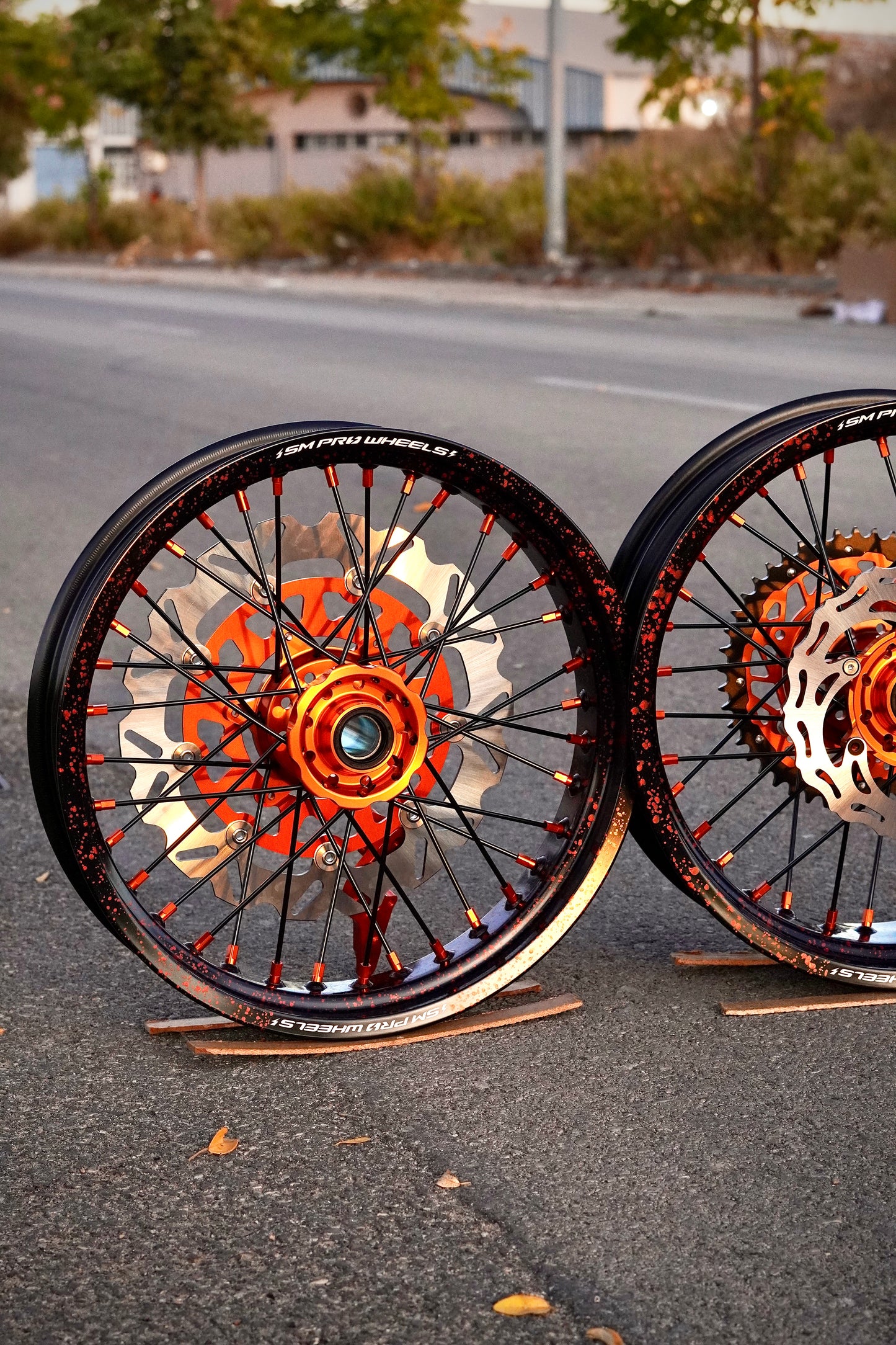 Llantas Supermotard con pintura Salpicada