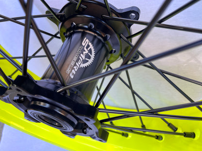 Llantas Supermotard bicolor amarillo fluor/negro + accesorios