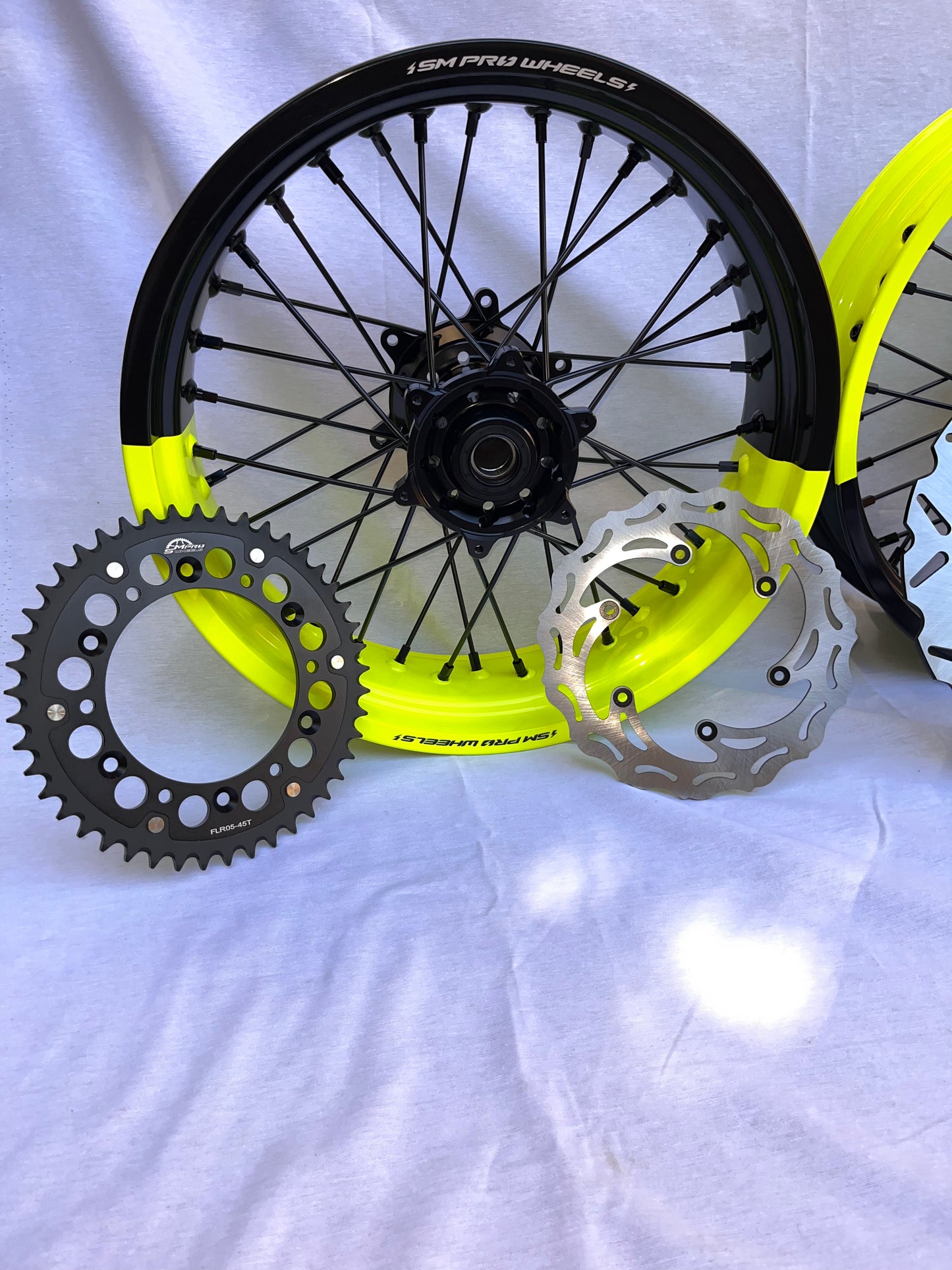 Llantas Supermotard bicolor amarillo fluor/negro + accesorios
