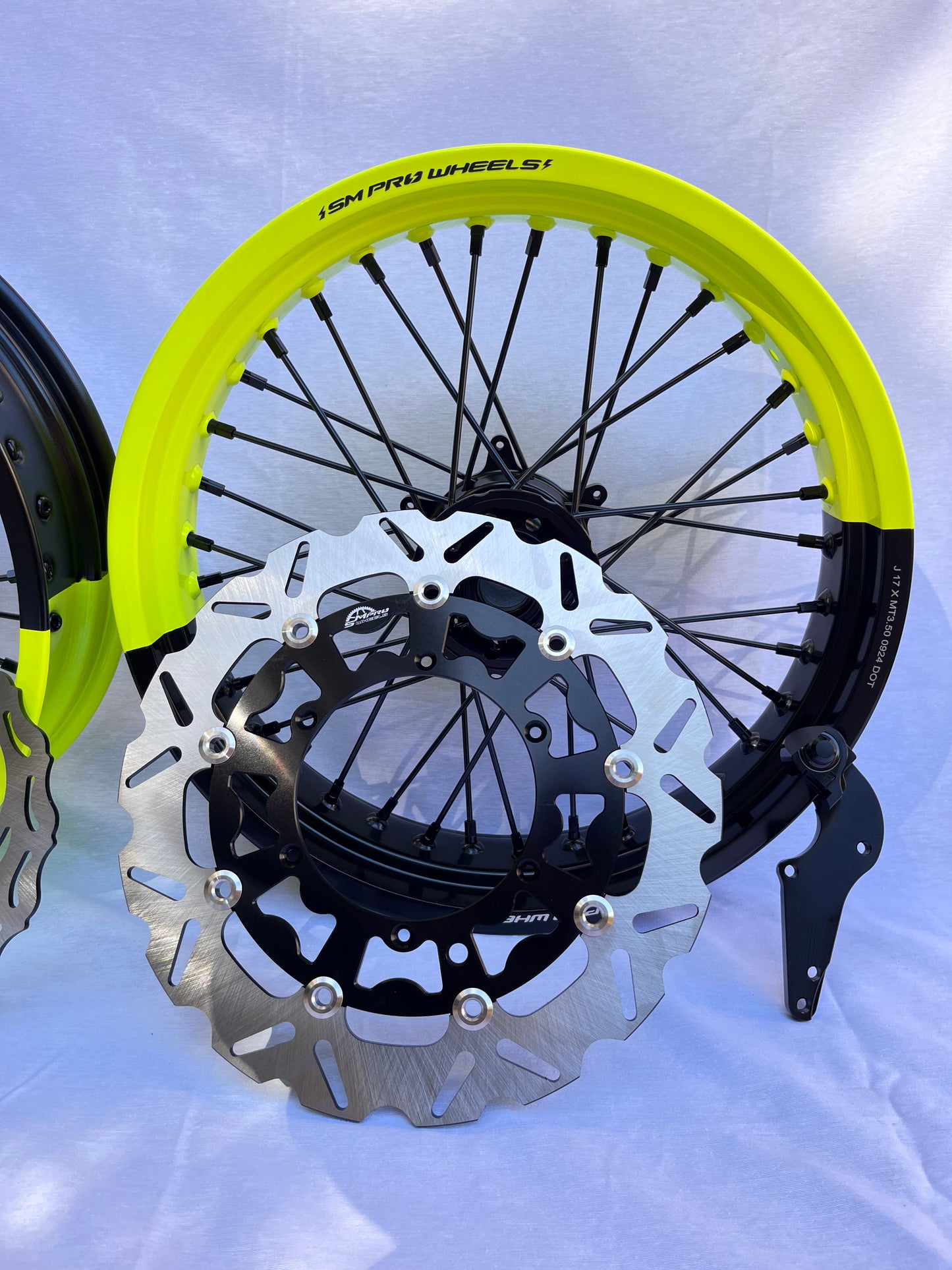 Llantas Supermotard bicolor amarillo fluor/negro + accesorios