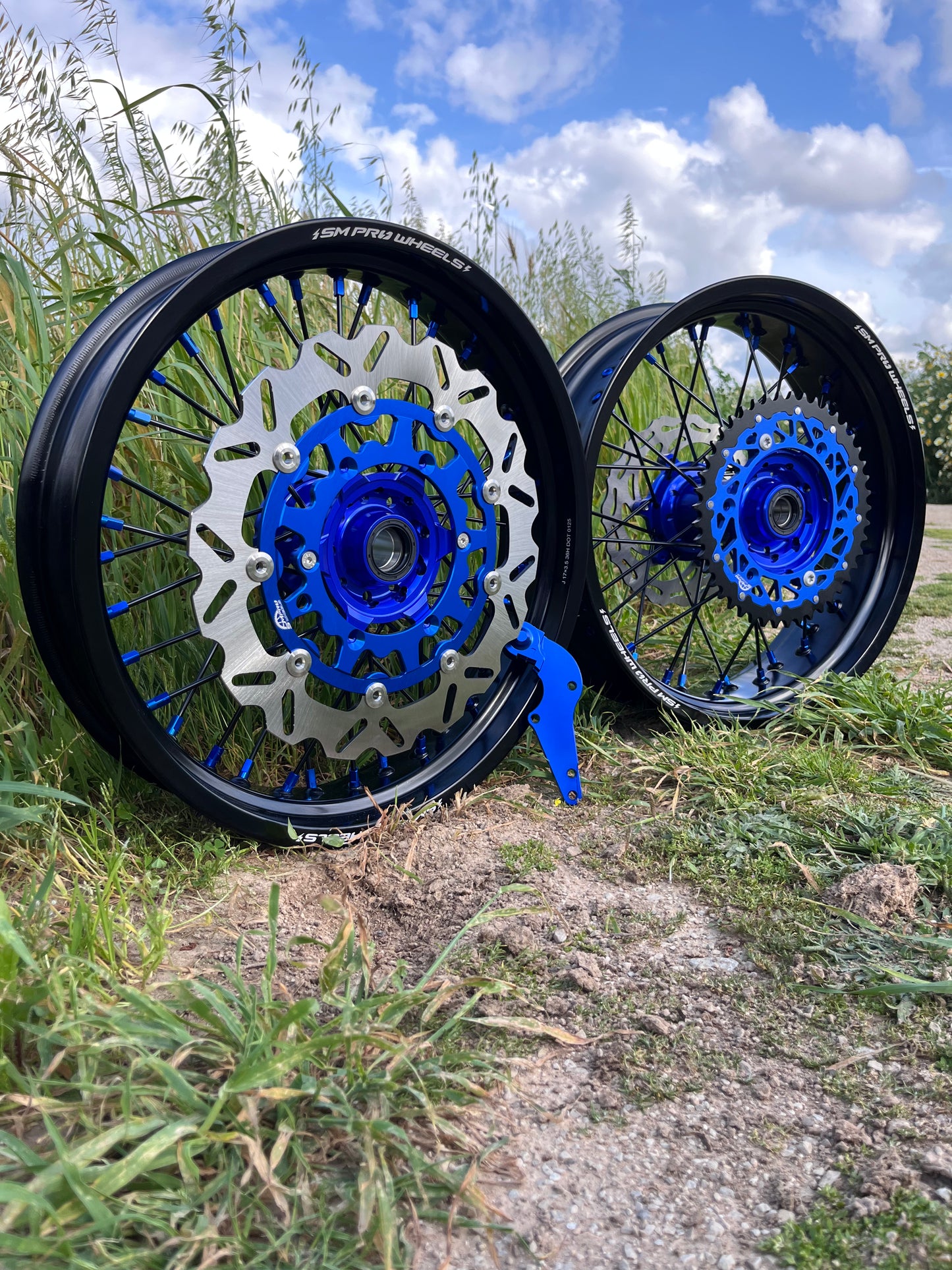 Llantas Supermotard bicolor azul/negro + accesorios